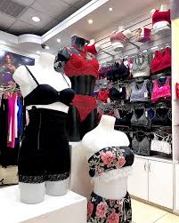 CLOTHING & ACCESSORIES